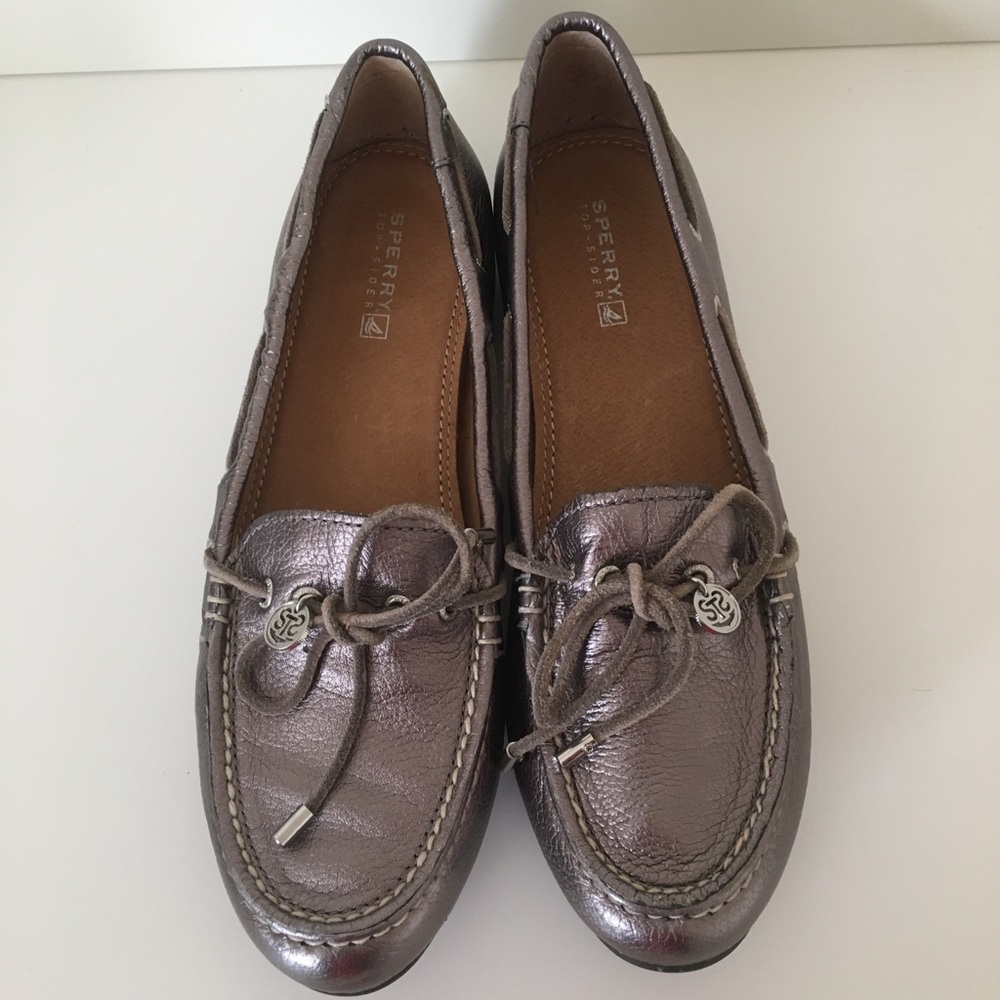 Worn twice! Sperry Pewter Laura Shoe size 6.